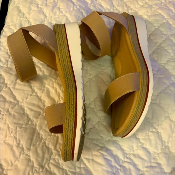 Tan platform sandals size 9 - Picture 1 of 5